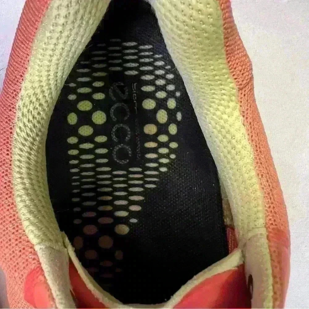 Women's Biom Fjuel Racer Sneaker In Coral Blush/Coral/Popcorn Sz 8/8.5 like new - Picture 11 of 15